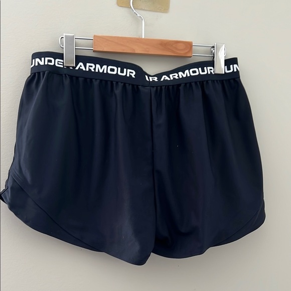 Under Armour Black Athletic Shorts Lightweight Performance - Picture 1 of 3